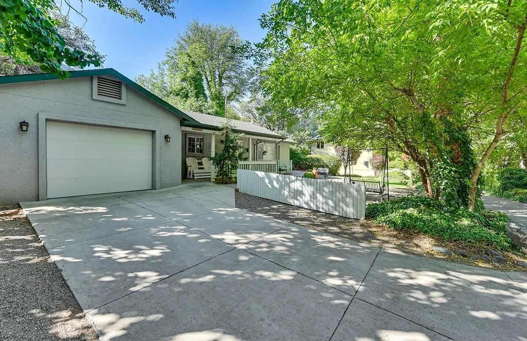 Patio & Mtn Views: Tranquil Sedona Gem-1