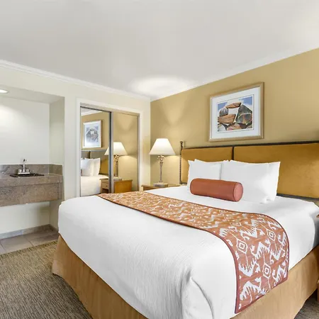 Best Western Plus Arroyo Roble Hotel & Creekside Villas-3